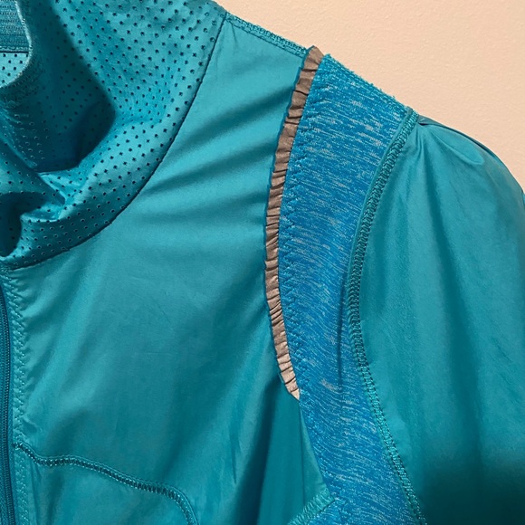 Lightweight reflective Lululemon Full Zip Jacket - Picture 5 of 9